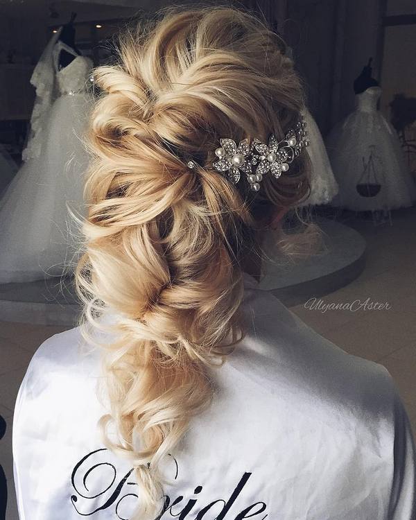 Ulyana Aster Long Bridal Hairstyles for Wedding_14