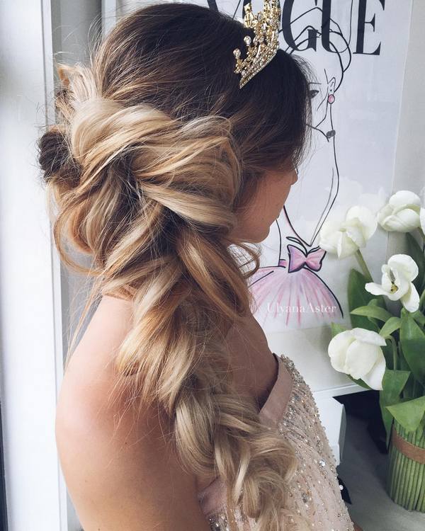 Ulyana Aster Long Bridal Hairstyles for Wedding_18 ❤ See More: http://www.deerpearlflowers.com/long-wedding-hairstyleswe-absolutely-adore/