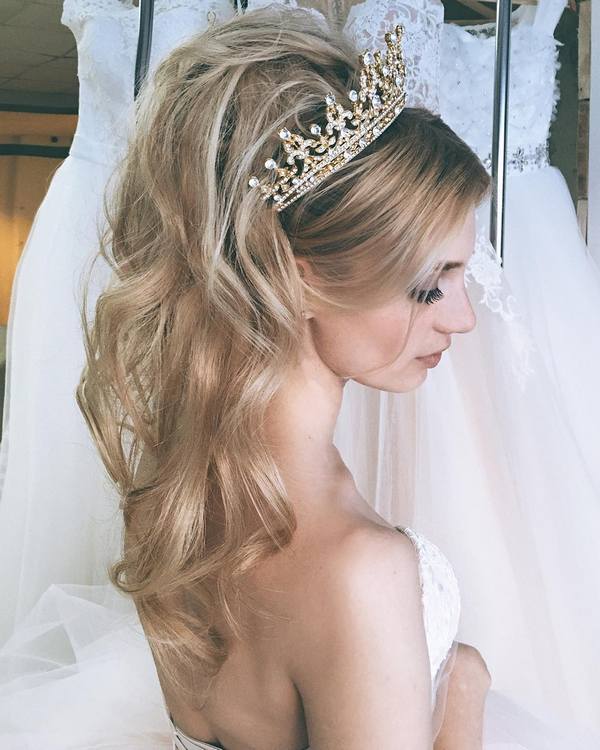 Ulyana Aster Romantic Long Bridal Wedding Hairstyles_28 ❤ See more: http://www.deerpearlflowers.com/romantic-bridal-wedding-hairstyles/