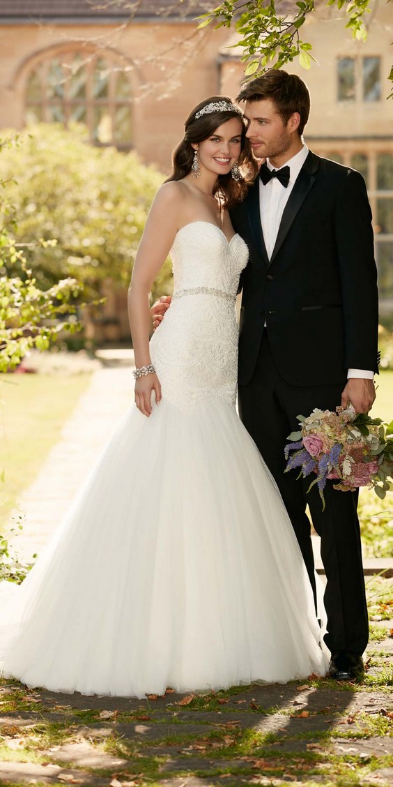 Curve-hugging linear lace on a plunging bodice make this stunning fit-and-flare wedding dress from Essense of Australia_cr