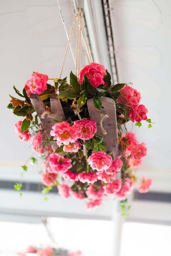 Trends We LOVE: 40 Hanging Wedding Decor Ideas 9 Hanging Wedding Flowers