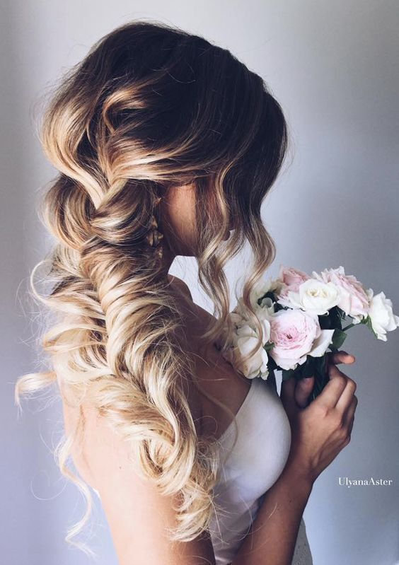 Long wedding hairstyle idea 3 via Ulyana Aster