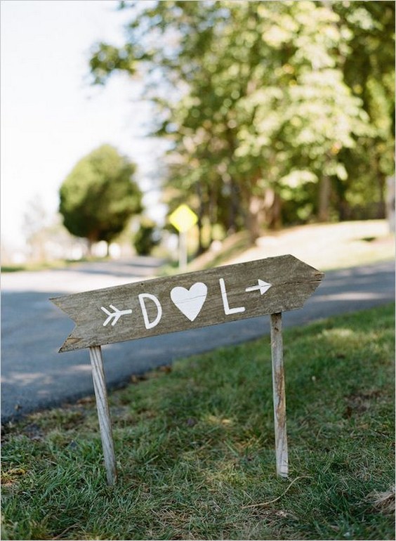 Rustic wedding sign idea