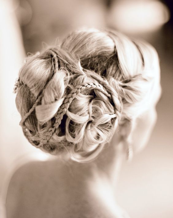 Wedding hairstyle idea via Elizabeth Messina Photography
