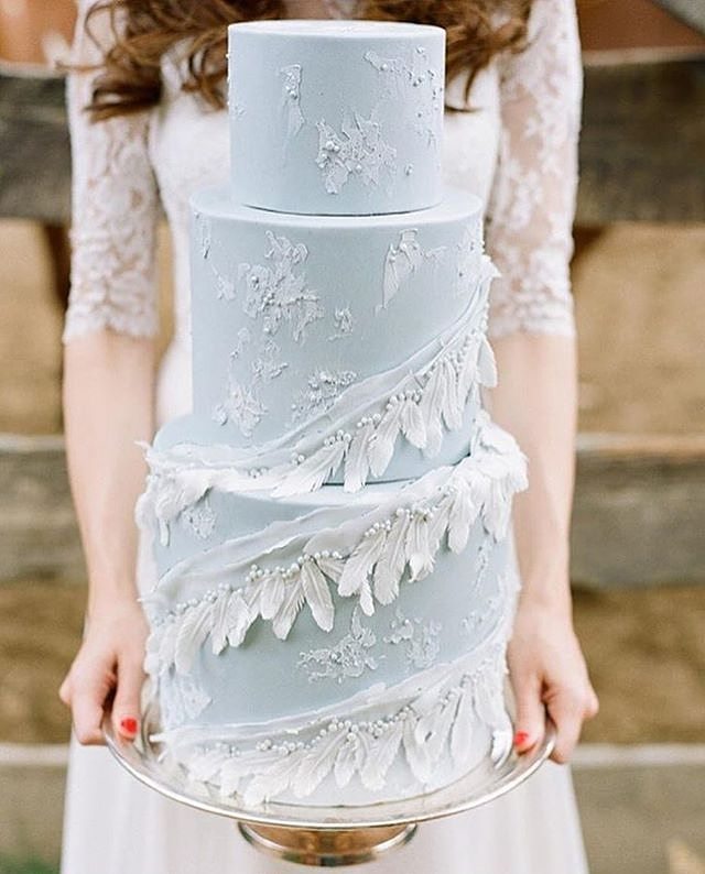 blue wedding cake via chefmeganjoy