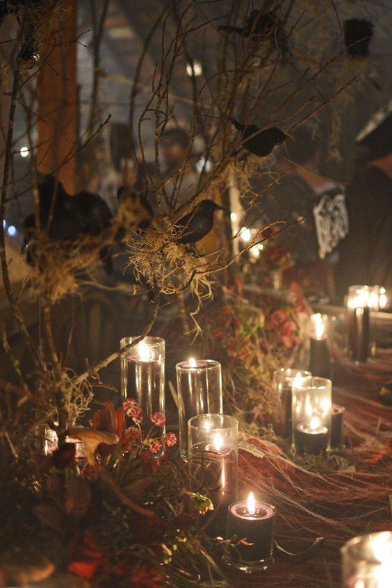 crow centerpieces for a Halloween wedding