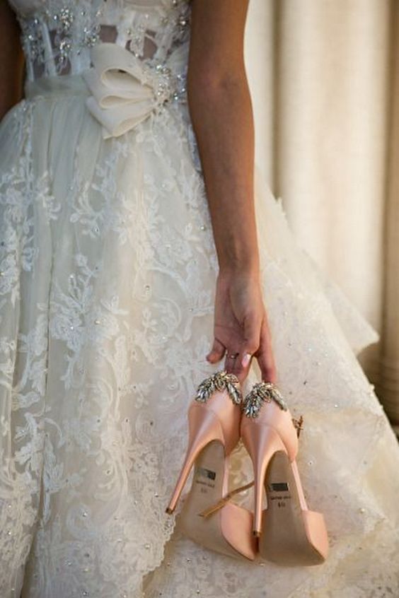 Getting reay wedding photos with your accessories and shoes 4