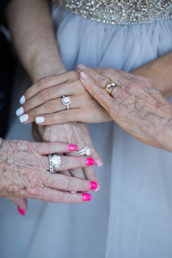 Wedding photos with your mom and grandma 2