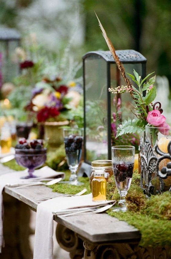 bohemian moss wedding table decor ideas