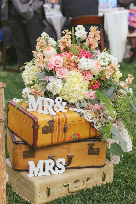 vintage suitcases as wedding decor