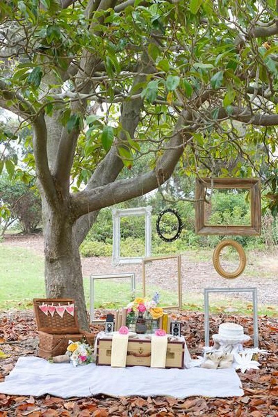 vintage wedding photobooth decor idea