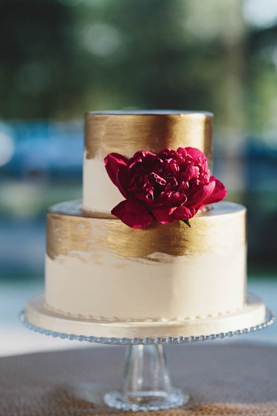Chic gold brushed cake with fuchsia flower