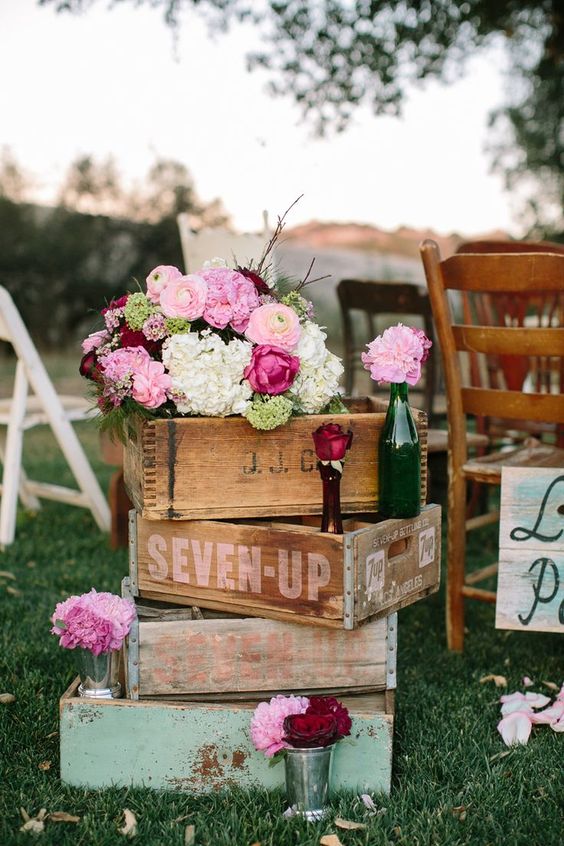 Cottage chic, rustic wedding decor with old drawers or crates