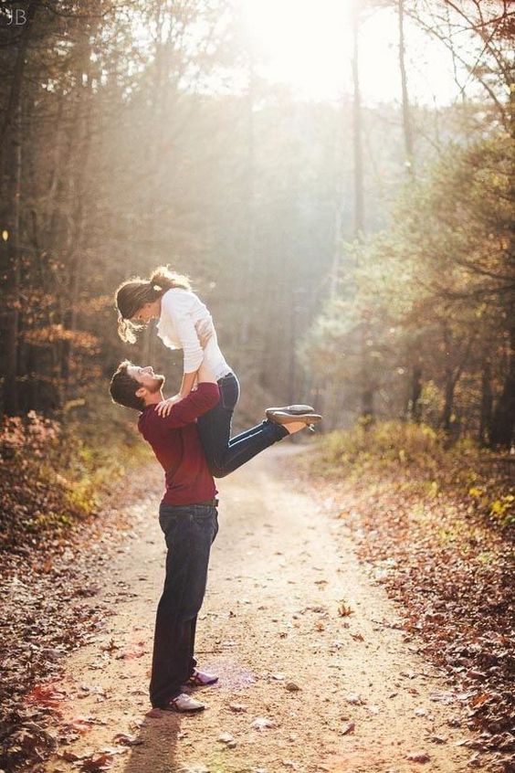 Fall Engagement Photo Shoot and Poses Ideas 3