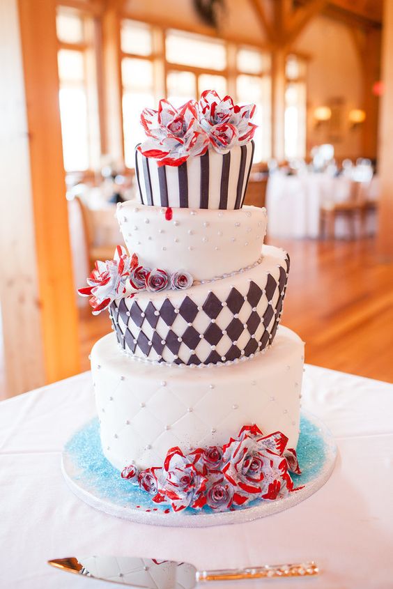 20 Creative Topsy Turvy Wedding Cake Ideas 12 Lovely Alice in Wonderland cake