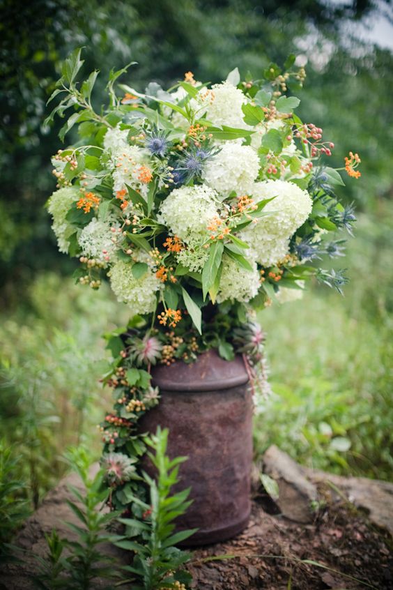 Milk Can & flowers country wedding ideas