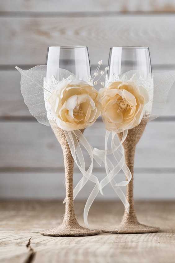 Wedding Toasting Glasses Rustic Toasting Flutes Wedding Champagne Flutes Bride Groom Wedding Glasses with Twine Burlap Lace Handmade Flowers