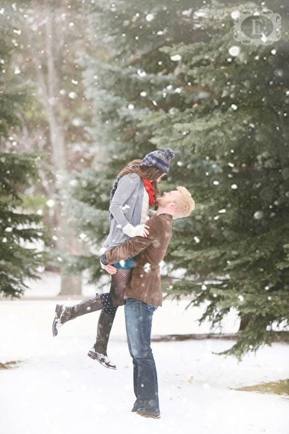 Winter Engagement Photo Shoot and Poses Ideas 2