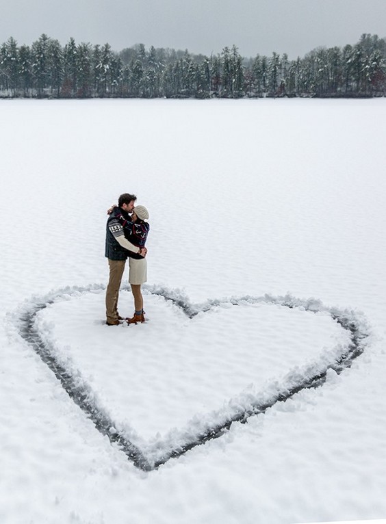Winter Engagement Photo Shoot and Poses Ideas 4