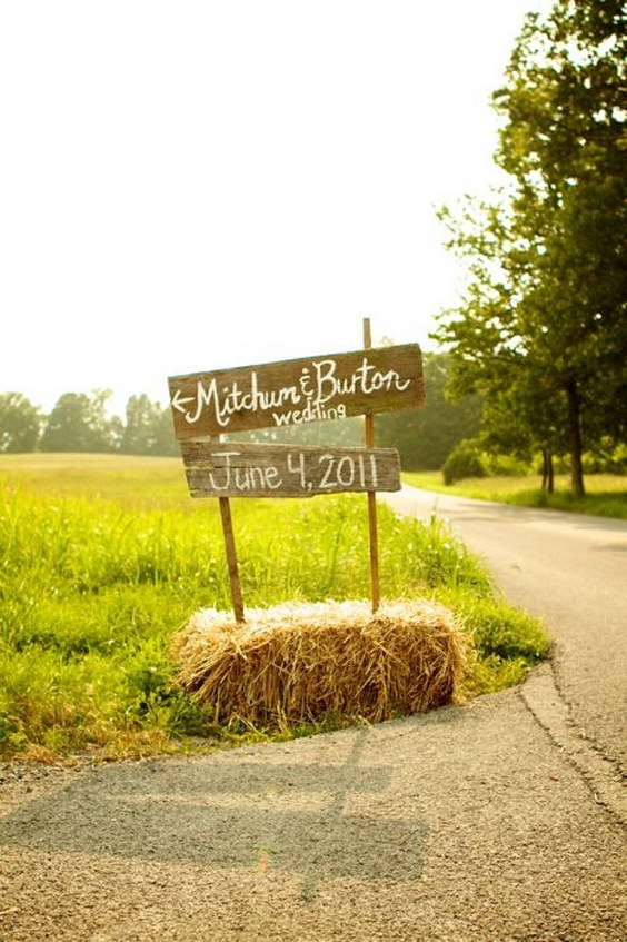 country hay bale wedding sign ideas