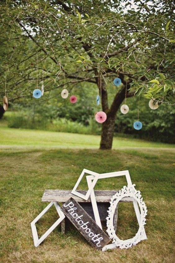 diy outdoor frame wedding photo booth