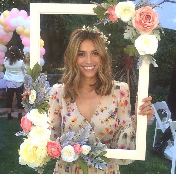floral frame diy project for a photo booth