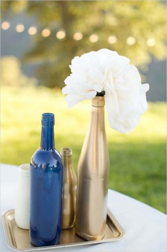 gold and blue table decor