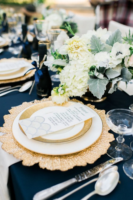 navy blue and gold wedding table idea