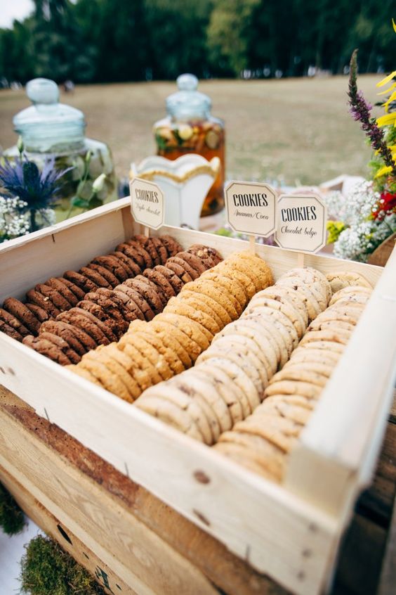 30 Trendy Wedding S'more, Cookies & Milk Bar Ideas 8 outdoor wedding cookies bar ideas