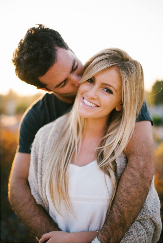 Fall Engagement Photo Shoot and Poses Ideas 14