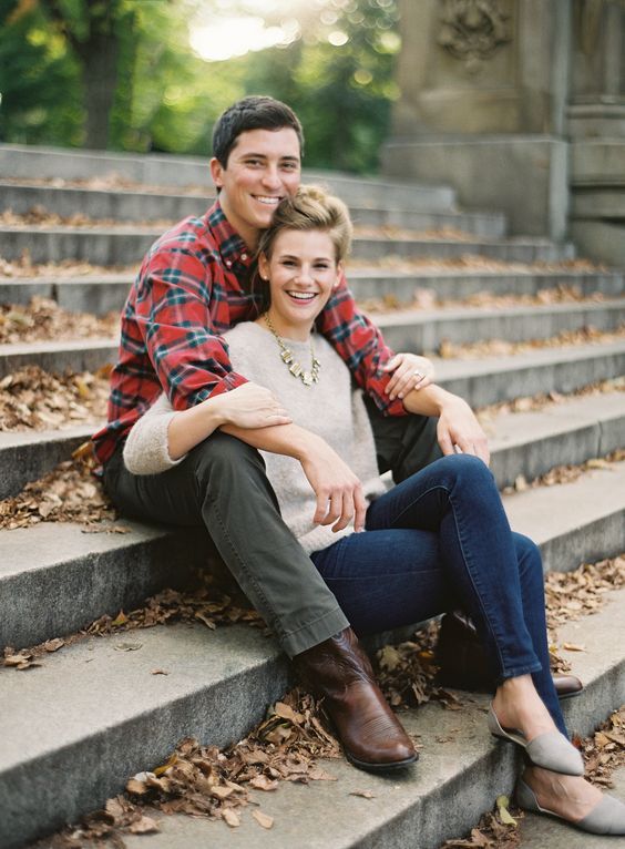 Fall Engagement Photo Shoot and Poses Ideas 15