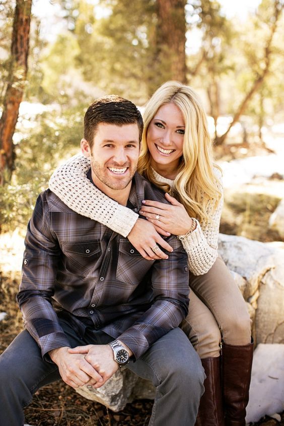 Fall Engagement Photo Shoot and Poses Ideas 19