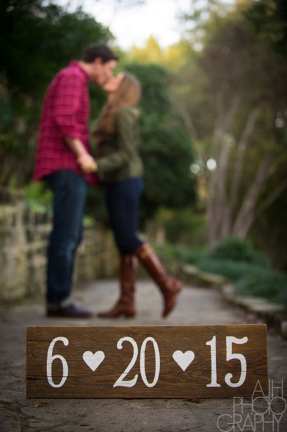 Fall Engagement Photo Shoot and Poses Ideas 6