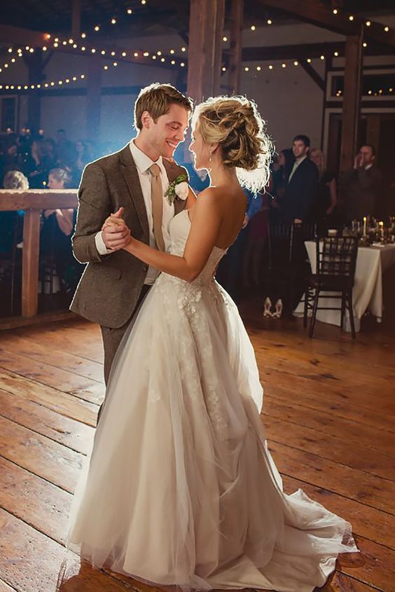 20 "First Dance" Wedding Shots That Will Take Your Breath Away - Deer