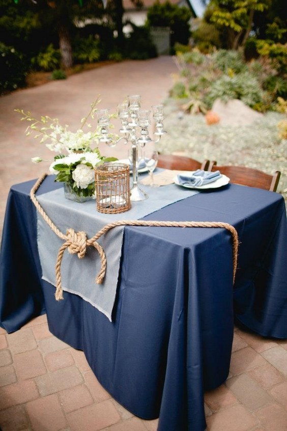 Love the knot decorating the sweetheart table