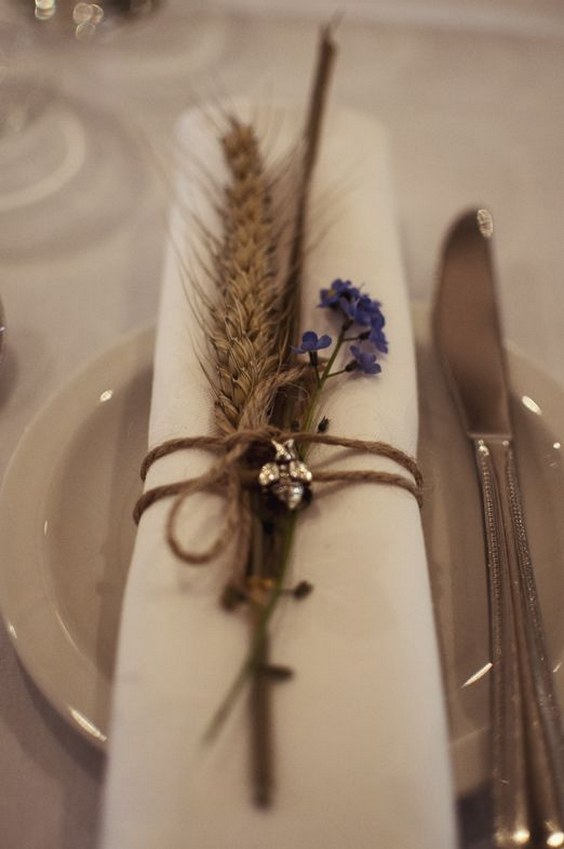 30 Fall Rustic Country Wheat Wedding Decor Ideas 20 Wheat and forget-me-not napkin decor