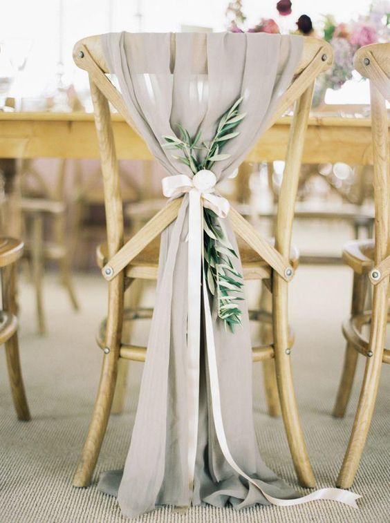 grey abd whitre wedding reception idea