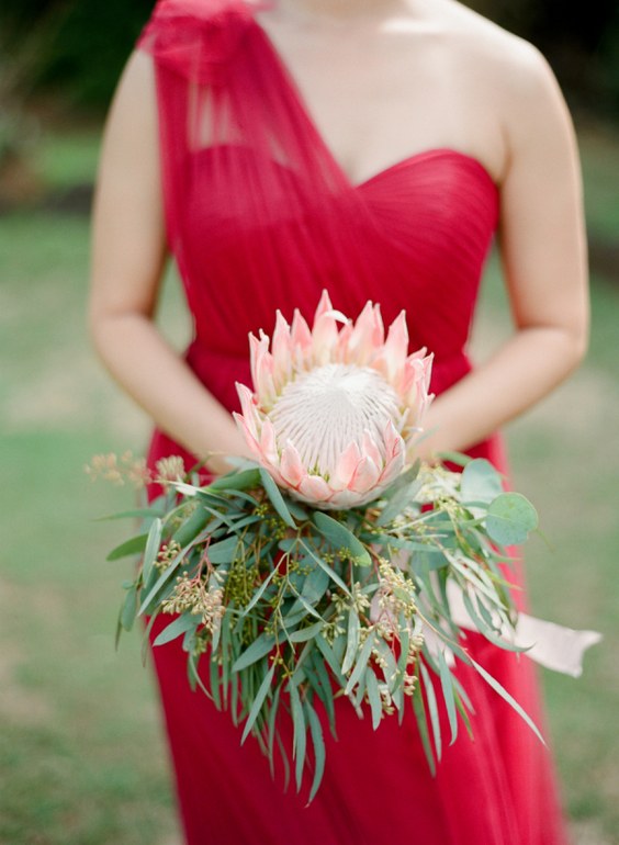 red tulle bridesmaid dresses with pink bouquets