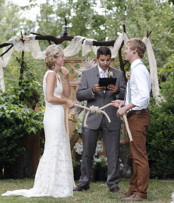 tying the knot weding photo idea