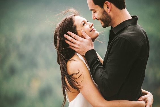 20 Posing Prompts for Couples – Valerie Richer Photography