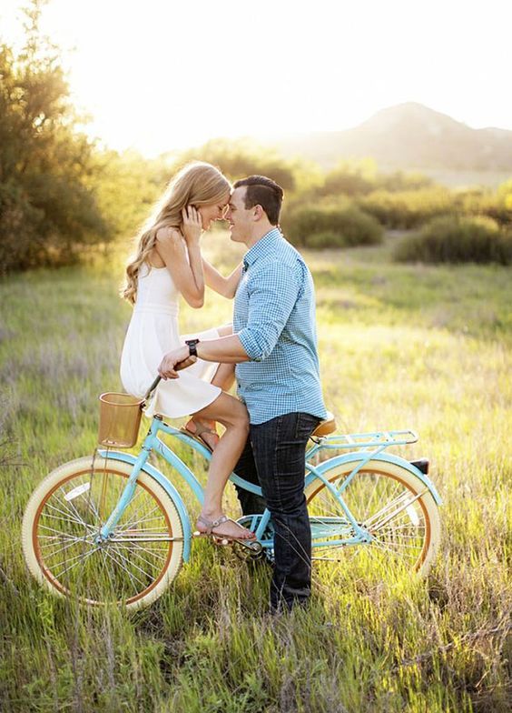 Sweet Engagement Photo and Poses Ideas via CHARD Photographer