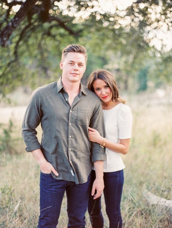 Sweet Engagement Photo and Poses Ideas 32