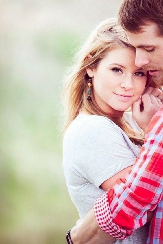 Sweet Engagement Photo and Poses Ideas 34