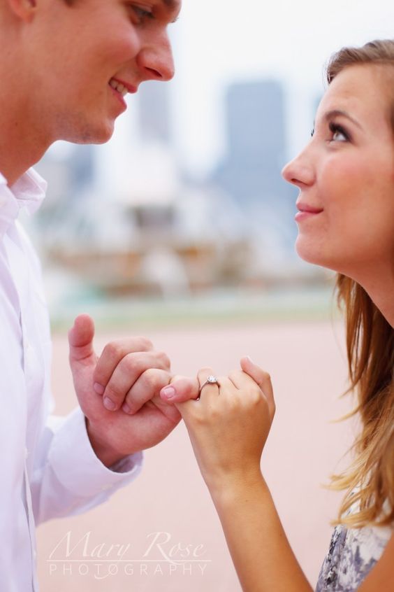 Sweet Engagement Photo and Poses Ideas 35