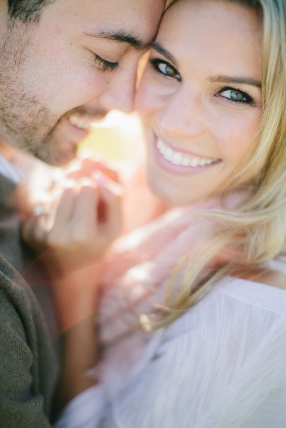Sweet Engagement Photo and Poses Ideas 4