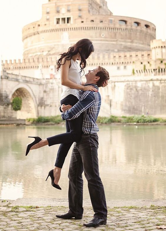 Sweet Engagement Photo and Poses Ideas 40