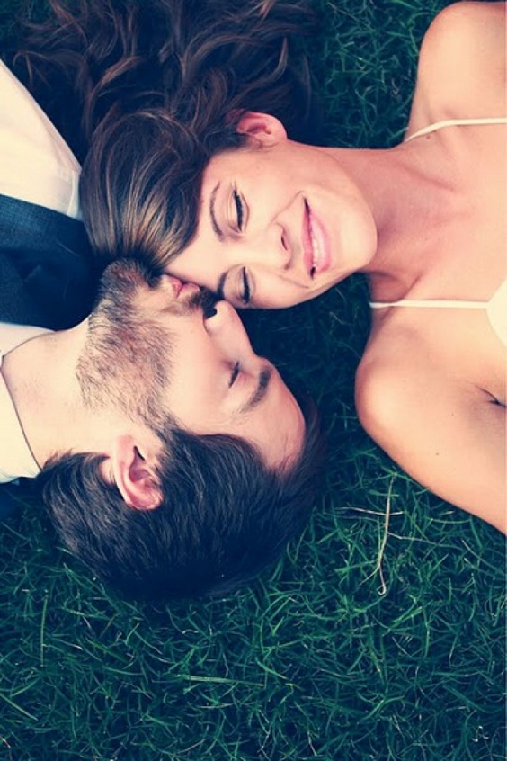 Sweet Engagement Photo and Poses Ideas 5