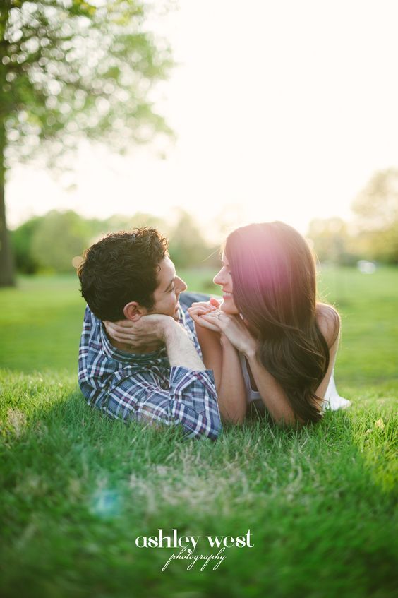 Sweet Engagement Photo and Poses Ideas 6