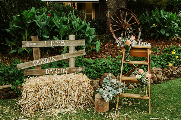 country hay bale wedding decor