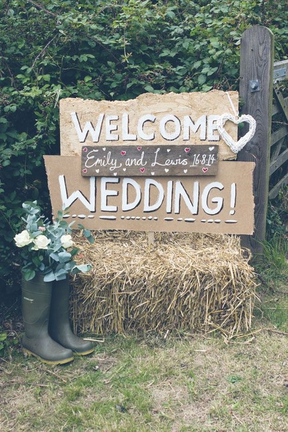 rustic country hay bale wedding decor